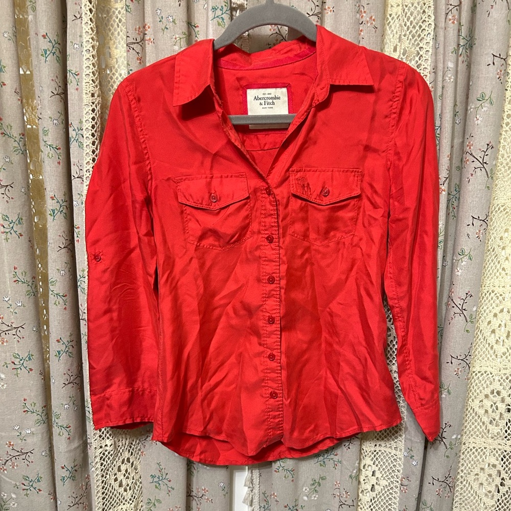 3/$30 Abercrombie & Fitch 100% Silk Red Button Down Shirt‎ XS